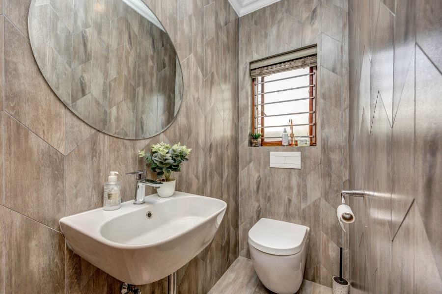 4 Bedroom Property for Sale in Broadacres Gauteng