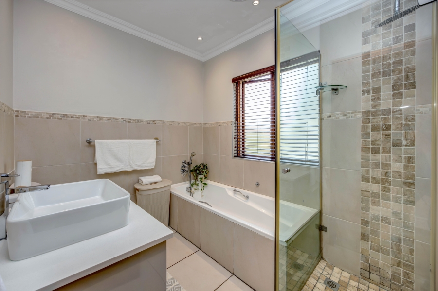 4 Bedroom Property for Sale in Broadacres Gauteng