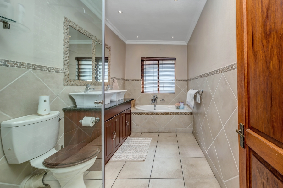 4 Bedroom Property for Sale in Broadacres Gauteng