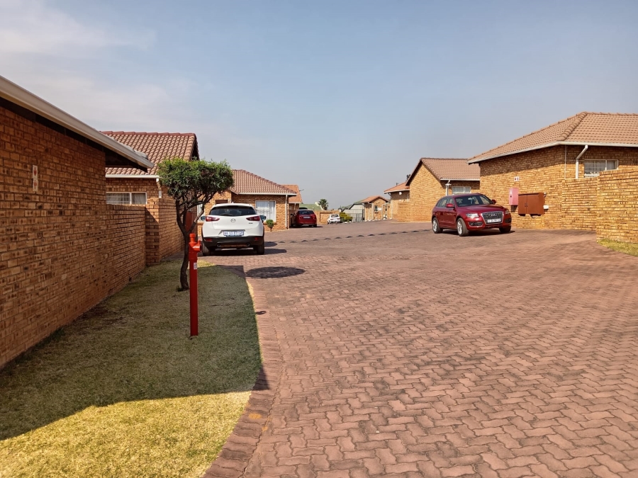 2 Bedroom Property for Sale in Princess A H Gauteng
