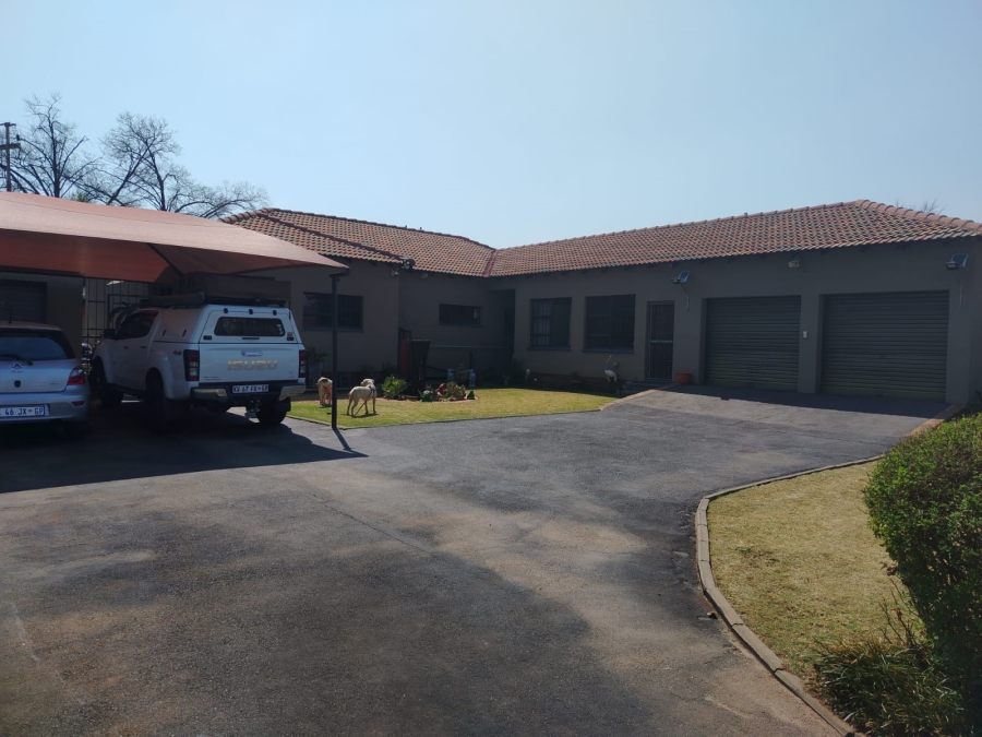 3 Bedroom Property for Sale in Dersley Gauteng