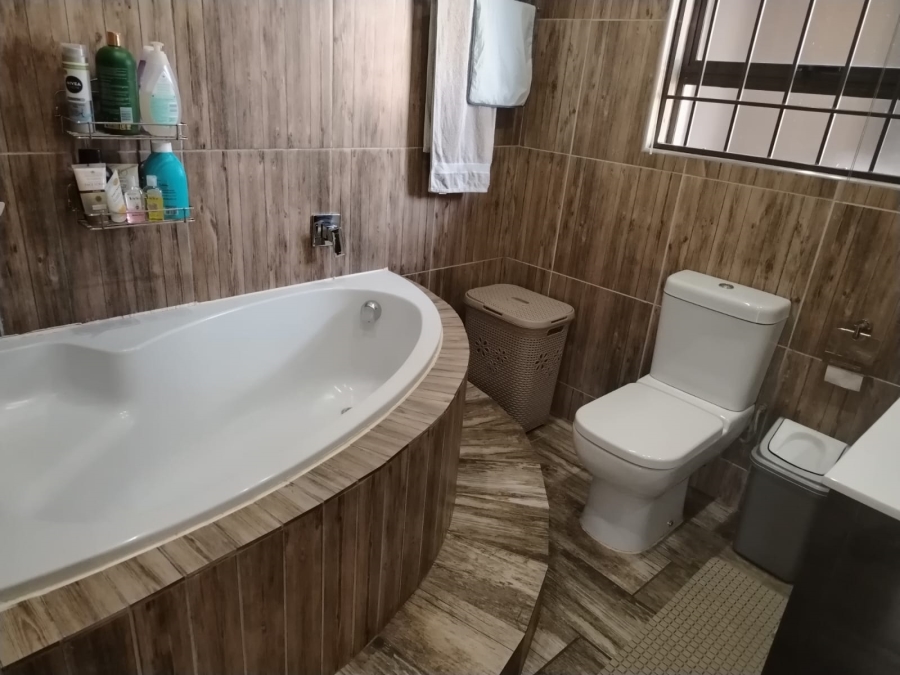 3 Bedroom Property for Sale in Dersley Gauteng