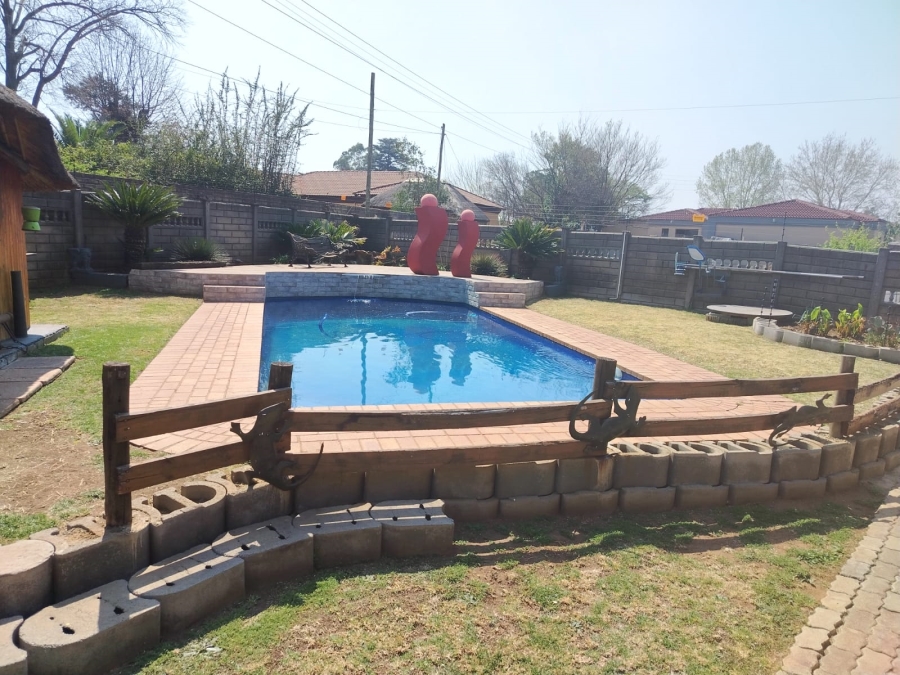 3 Bedroom Property for Sale in Dersley Gauteng