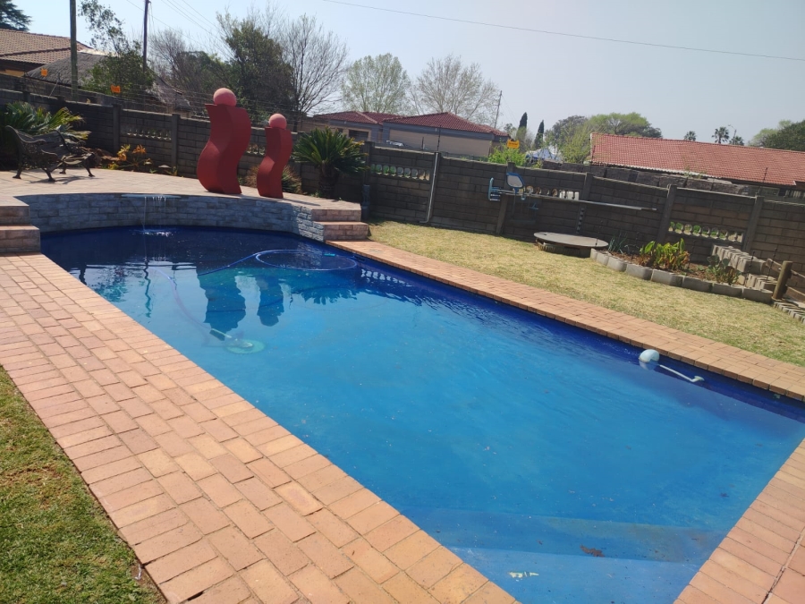 3 Bedroom Property for Sale in Dersley Gauteng