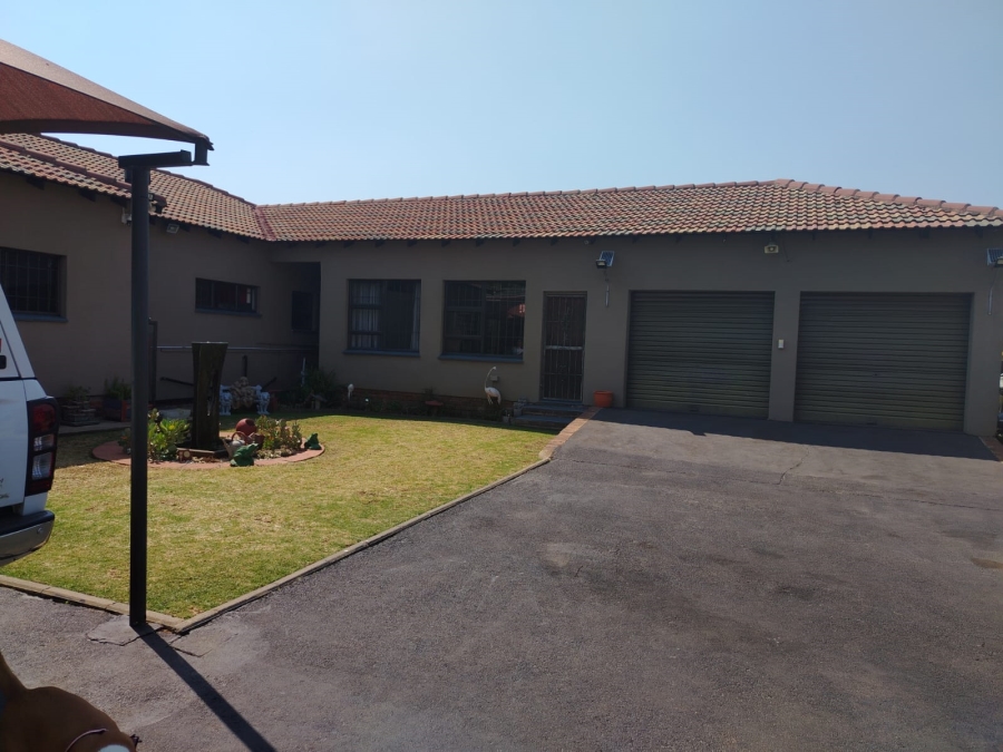 3 Bedroom Property for Sale in Dersley Gauteng