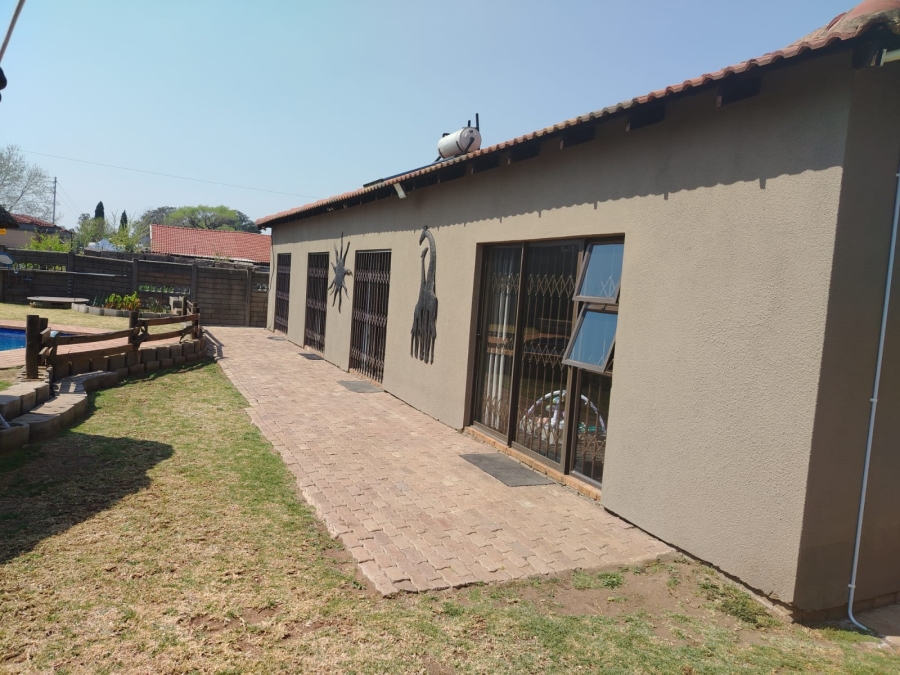 3 Bedroom Property for Sale in Dersley Gauteng