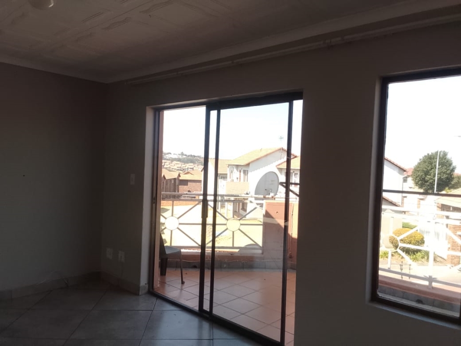 To Let 2 Bedroom Property for Rent in Mondeor Gauteng