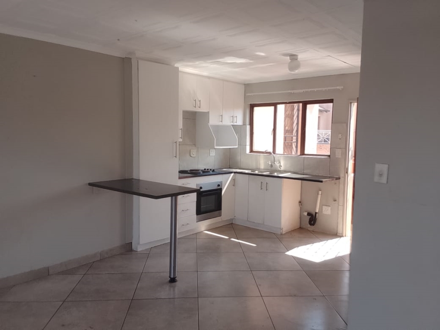 To Let 2 Bedroom Property for Rent in Mondeor Gauteng