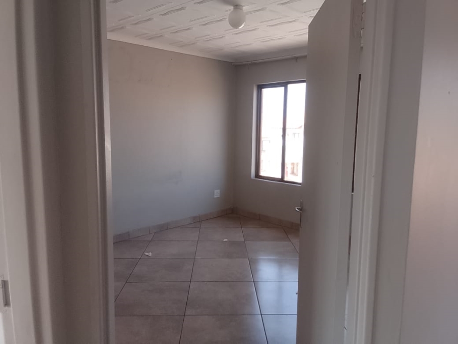 To Let 2 Bedroom Property for Rent in Mondeor Gauteng
