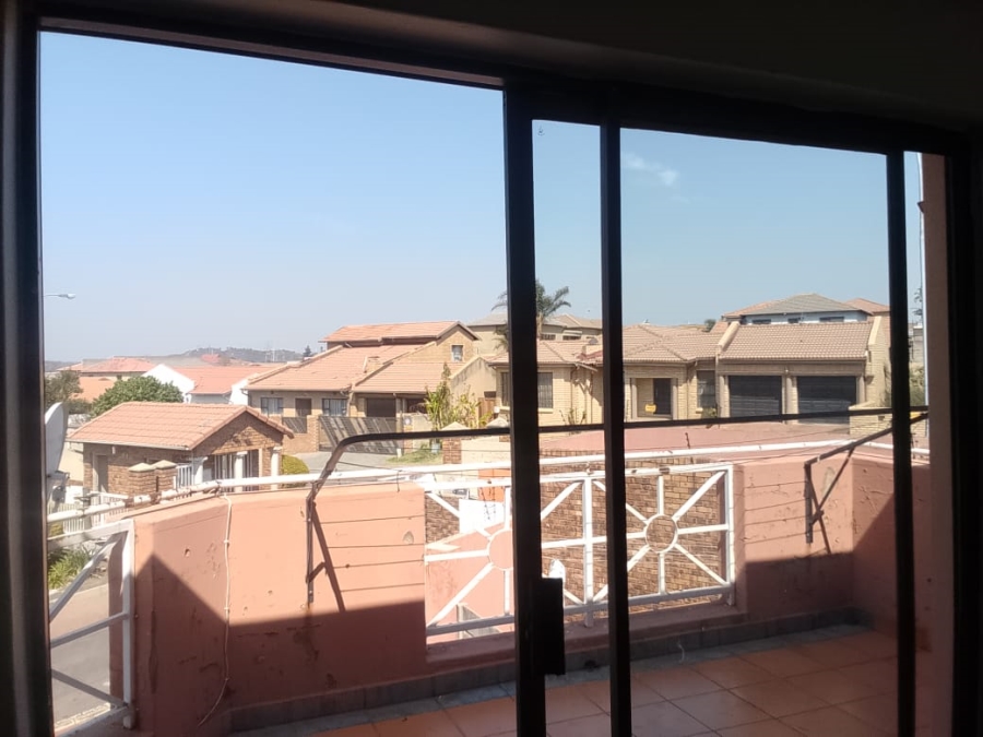 To Let 2 Bedroom Property for Rent in Mondeor Gauteng