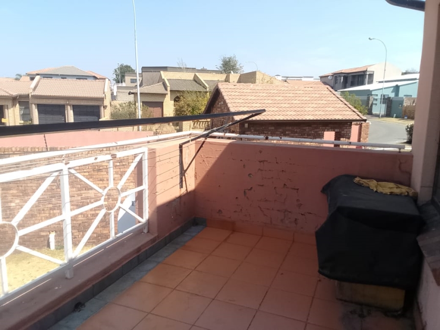 To Let 2 Bedroom Property for Rent in Mondeor Gauteng