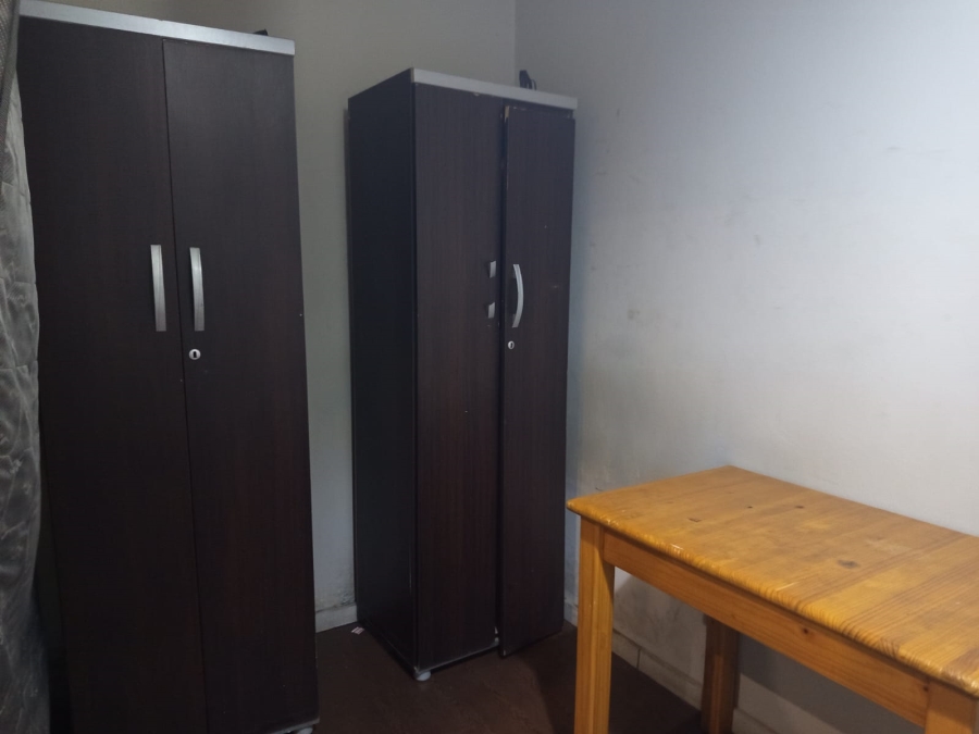 To Let 4 Bedroom Property for Rent in Braamfontein Gauteng
