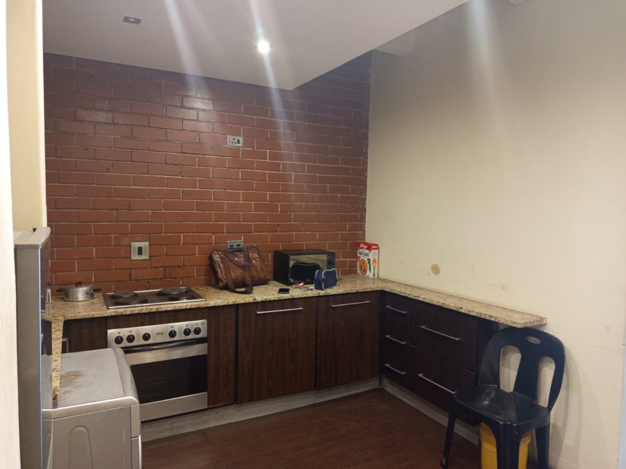 To Let 4 Bedroom Property for Rent in Braamfontein Gauteng