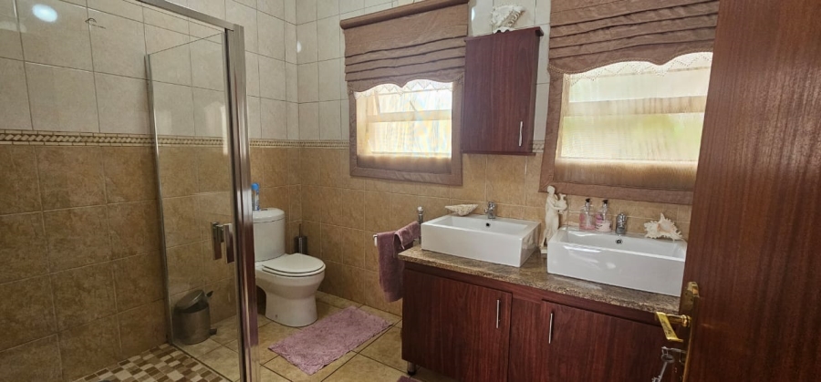 5 Bedroom Property for Sale in Vanderbijlpark SE 4 Gauteng