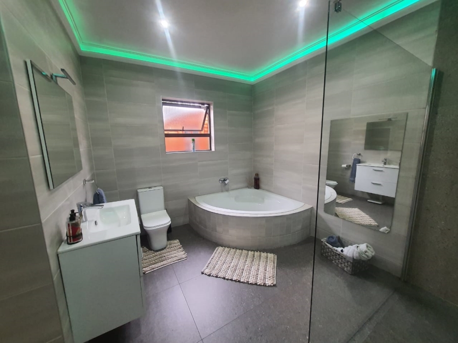 4 Bedroom Property for Sale in Vanderbijlpark SE 4 Gauteng