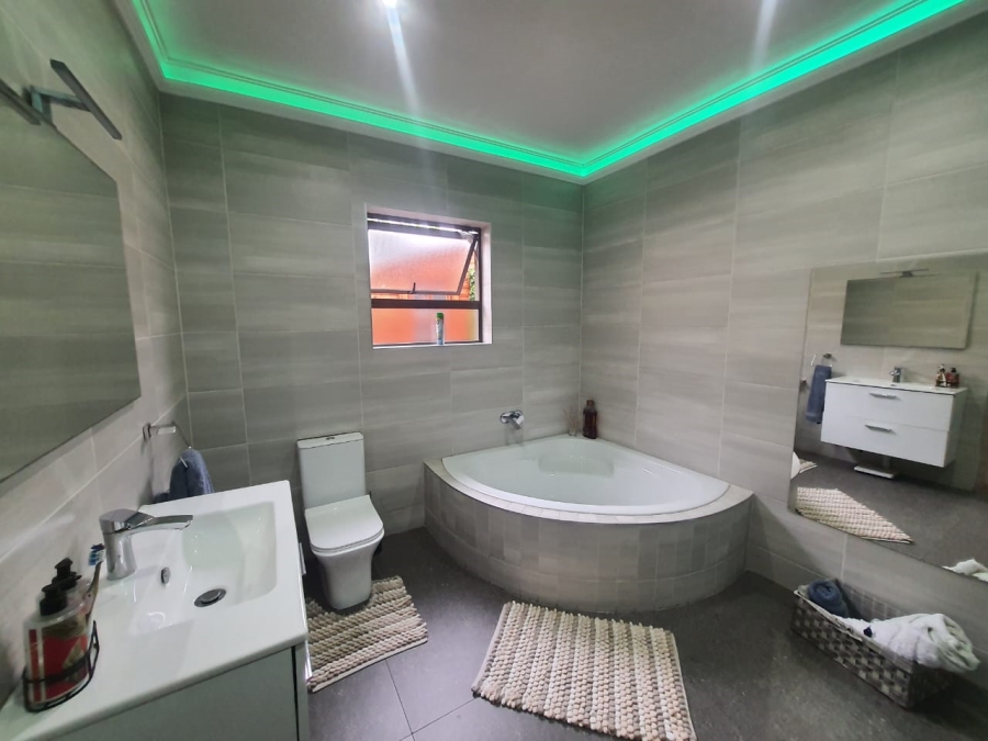 4 Bedroom Property for Sale in Vanderbijlpark SE 4 Gauteng