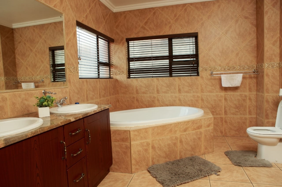 4 Bedroom Property for Sale in Vanderbijlpark SW 5 Gauteng