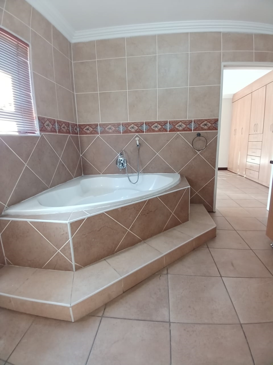 3 Bedroom Property for Sale in Vanderbijlpark SW 5 Gauteng