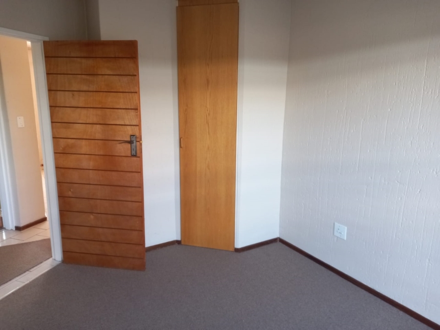 2 Bedroom Property for Sale in Vanderbijlpark SW 5 Gauteng