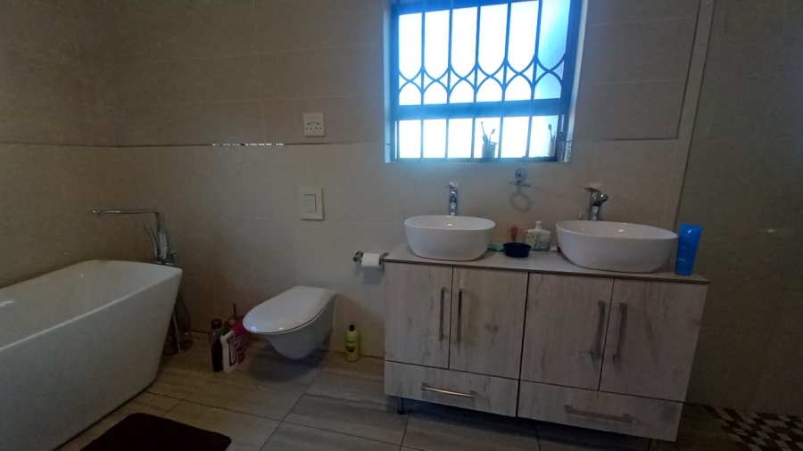 6 Bedroom Property for Sale in Vanderbijlpark SE 4 Gauteng