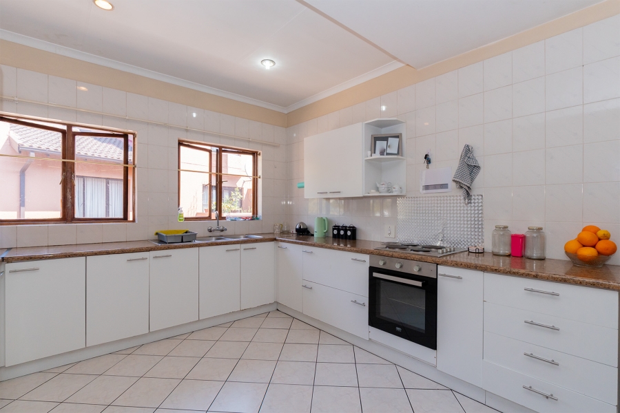 2 Bedroom Property for Sale in Buurendal Gauteng