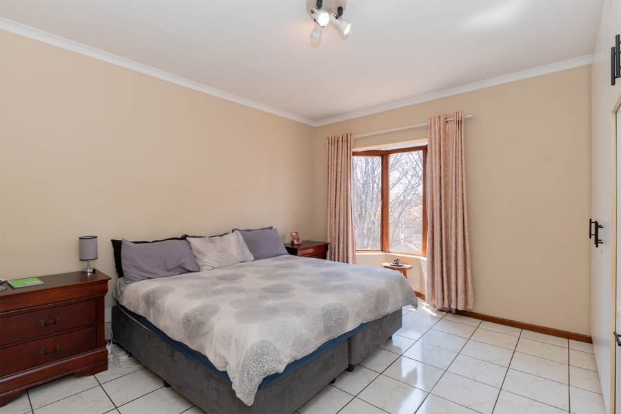 2 Bedroom Property for Sale in Buurendal Gauteng