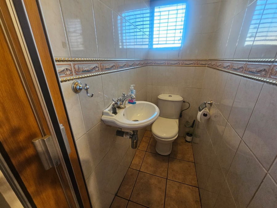 4 Bedroom Property for Sale in Brackenhurst Gauteng