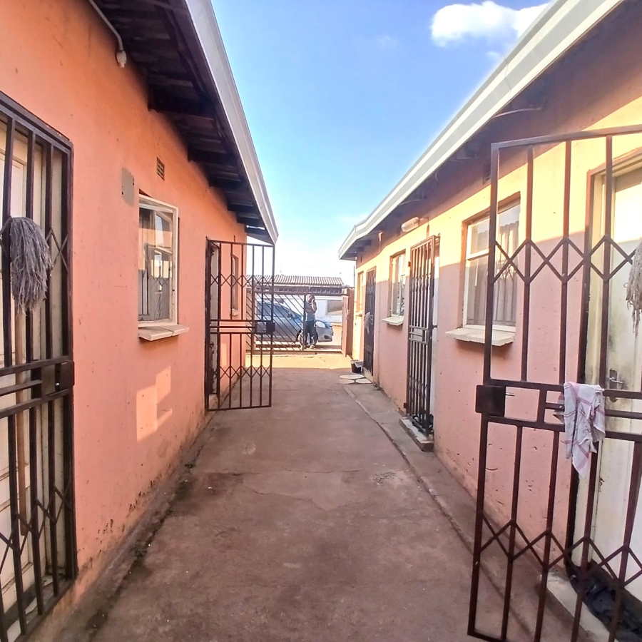 9 Bedroom Property for Sale in Vosloorus Ext 20 Gauteng