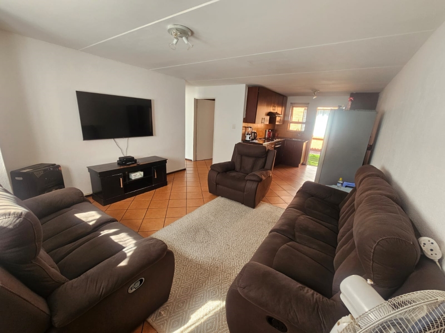 2 Bedroom Property for Sale in Albertsdal Gauteng
