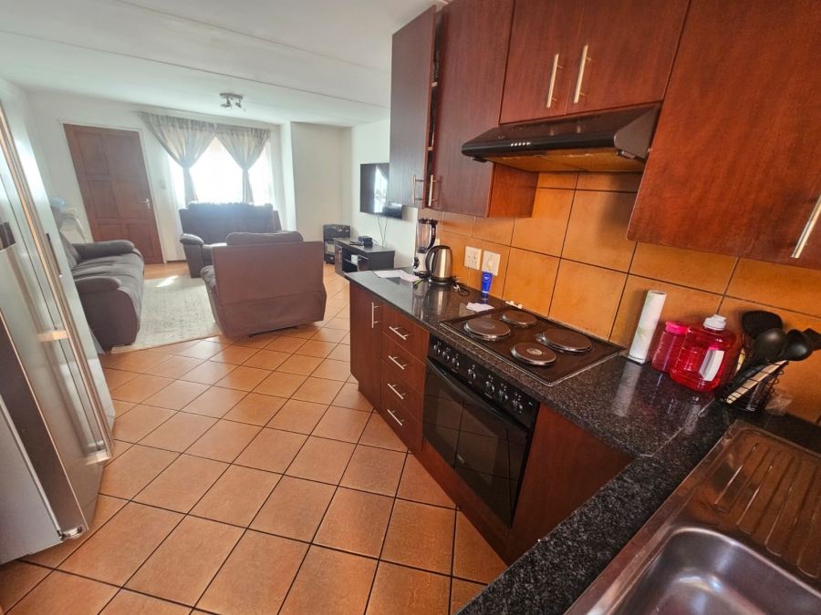 2 Bedroom Property for Sale in Albertsdal Gauteng