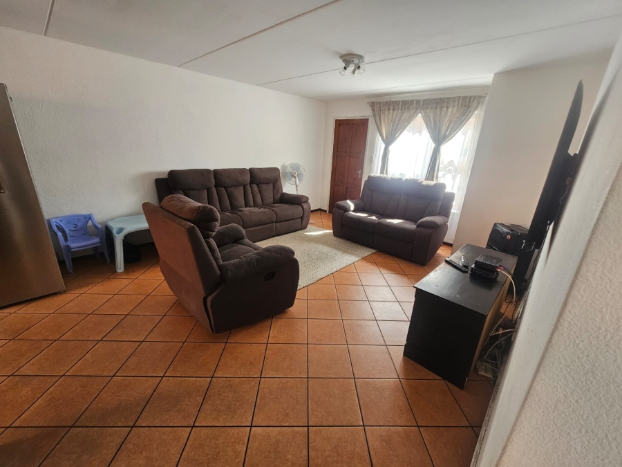 2 Bedroom Property for Sale in Albertsdal Gauteng