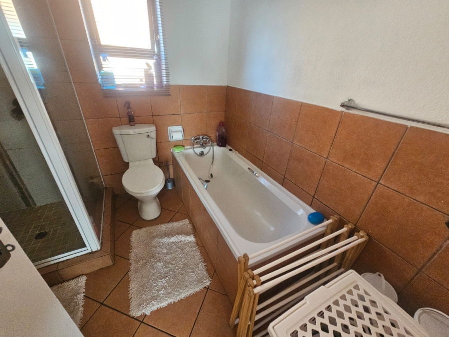 2 Bedroom Property for Sale in Albertsdal Gauteng