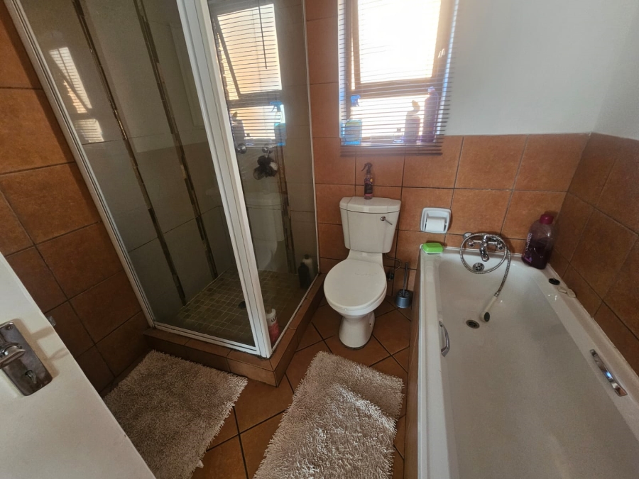 2 Bedroom Property for Sale in Albertsdal Gauteng