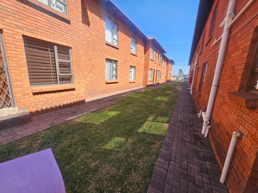 2 Bedroom Property for Sale in Albertsdal Gauteng