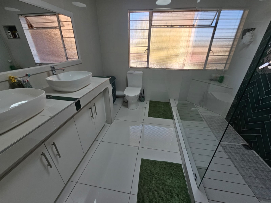 3 Bedroom Property for Sale in Brackenhurst Gauteng