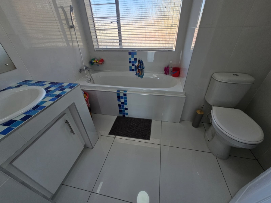 3 Bedroom Property for Sale in Brackenhurst Gauteng