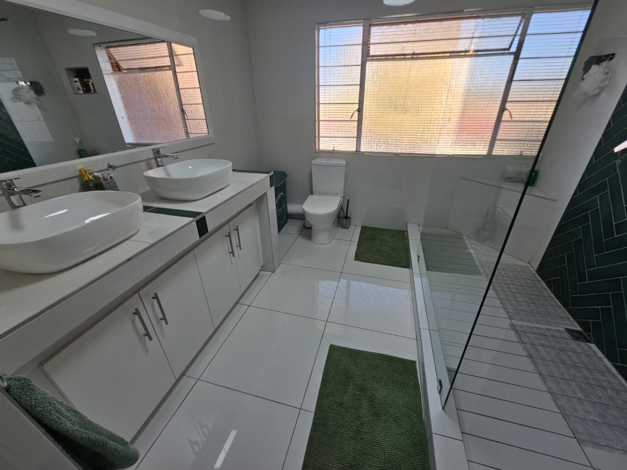 3 Bedroom Property for Sale in Brackenhurst Gauteng