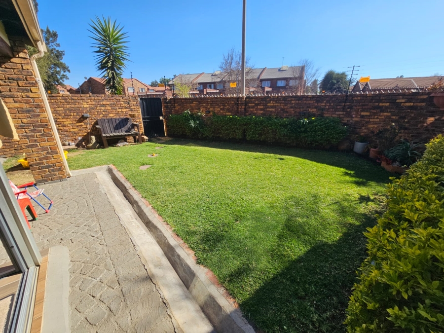 3 Bedroom Property for Sale in Brackenhurst Gauteng