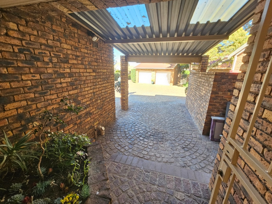 3 Bedroom Property for Sale in Brackenhurst Gauteng