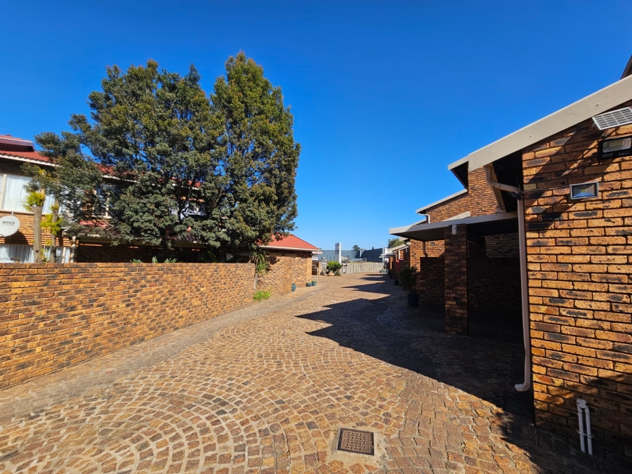 3 Bedroom Property for Sale in Brackenhurst Gauteng