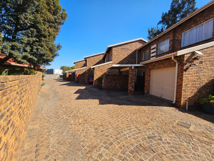 3 Bedroom Property for Sale in Brackenhurst Gauteng
