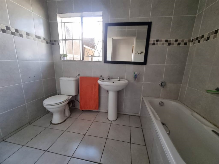 4 Bedroom Property for Sale in Verwoerdpark Gauteng