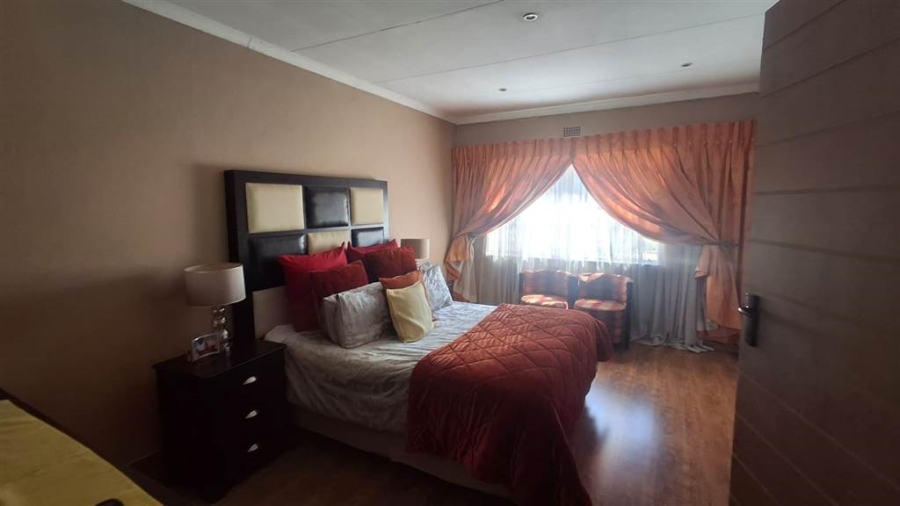 4 Bedroom Property for Sale in Verwoerdpark Gauteng