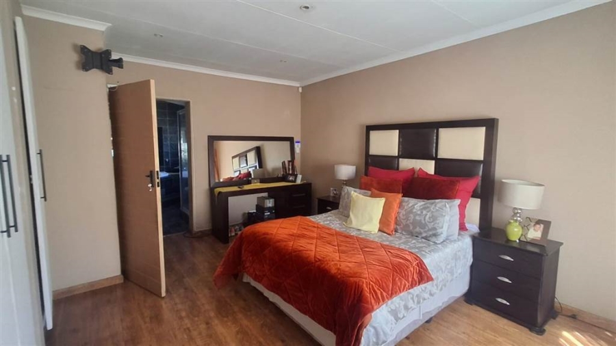 4 Bedroom Property for Sale in Verwoerdpark Gauteng