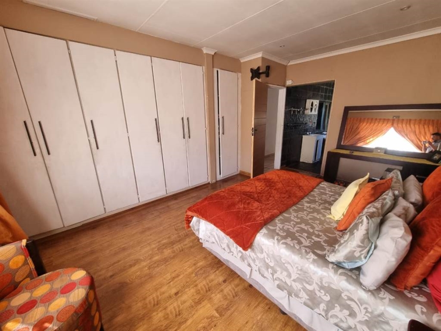 4 Bedroom Property for Sale in Verwoerdpark Gauteng