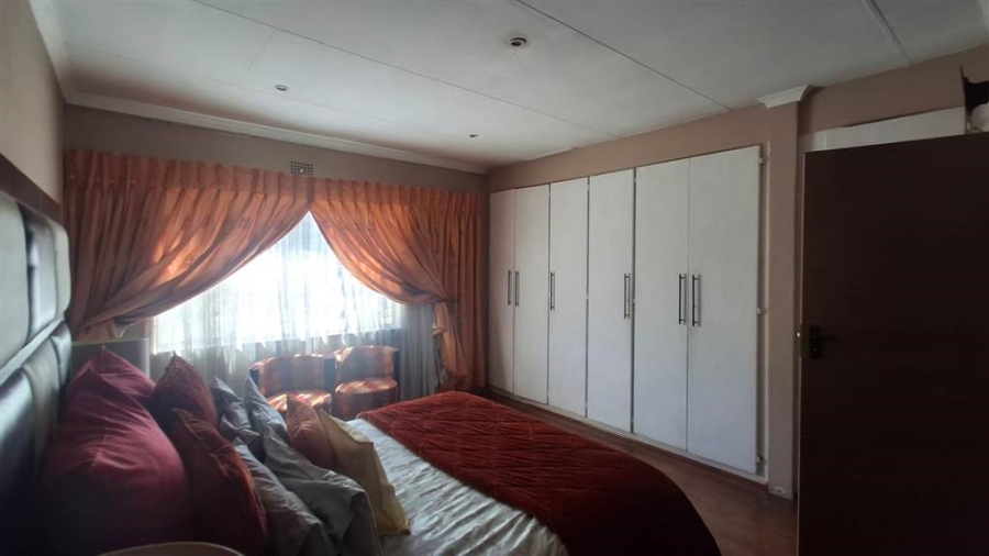 4 Bedroom Property for Sale in Verwoerdpark Gauteng