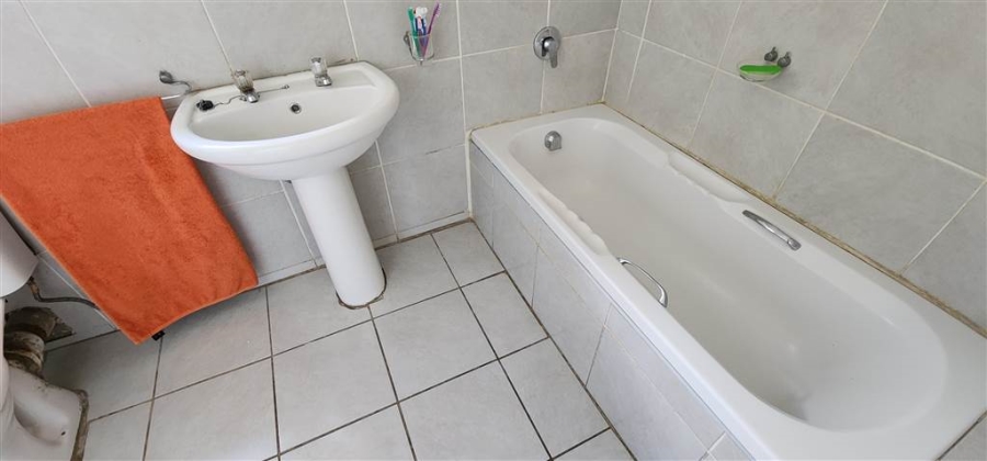 4 Bedroom Property for Sale in Verwoerdpark Gauteng