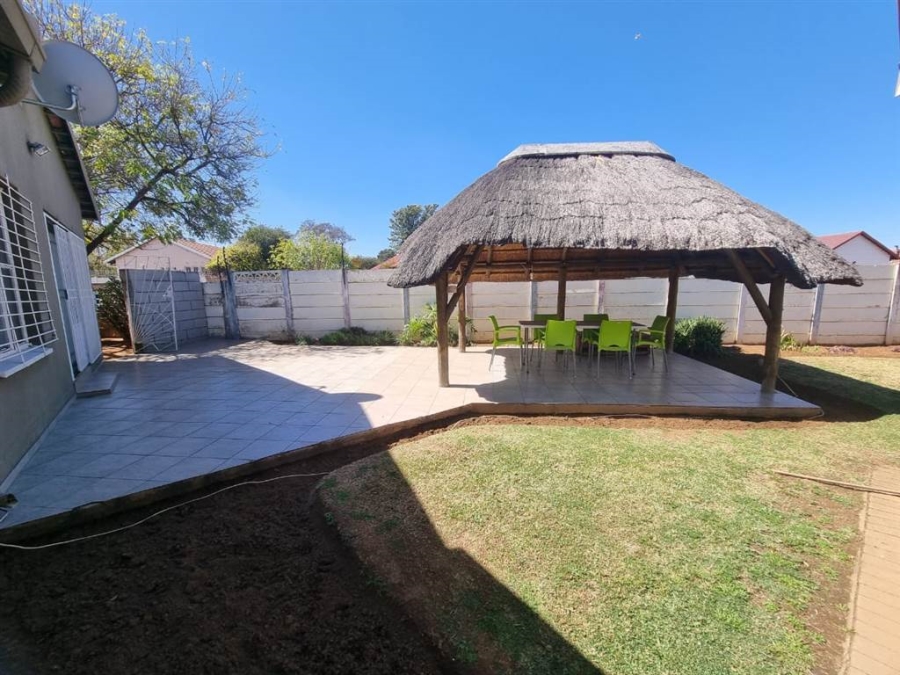 4 Bedroom Property for Sale in Verwoerdpark Gauteng