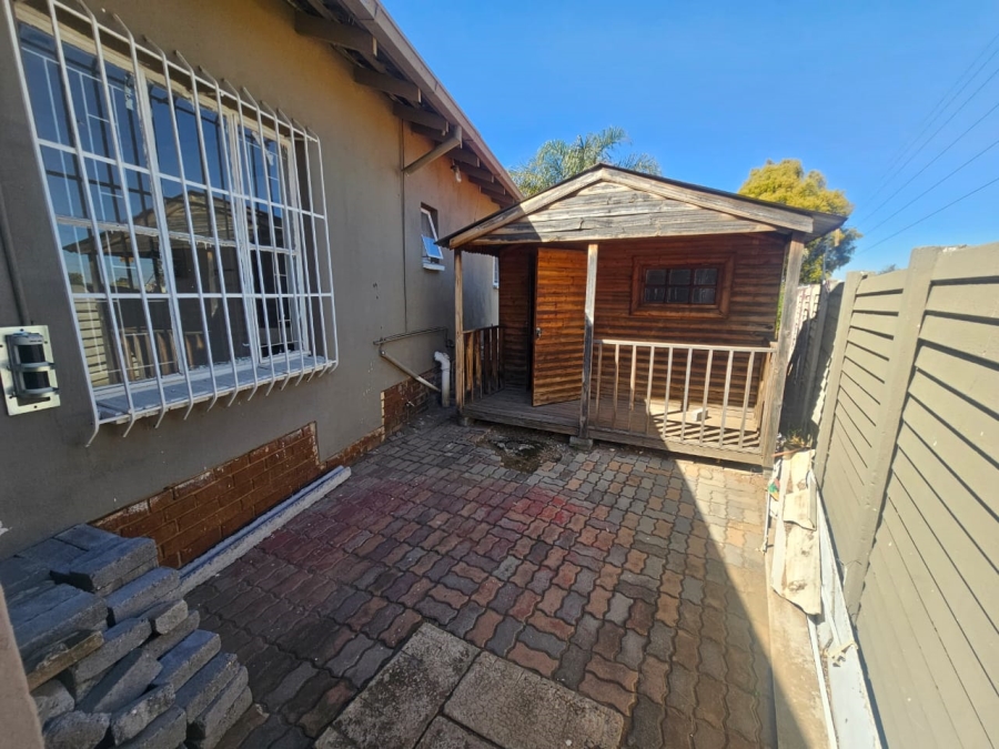 4 Bedroom Property for Sale in Verwoerdpark Gauteng