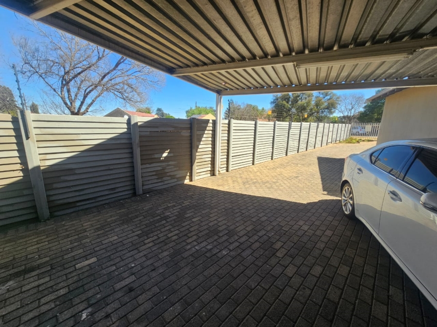 4 Bedroom Property for Sale in Verwoerdpark Gauteng